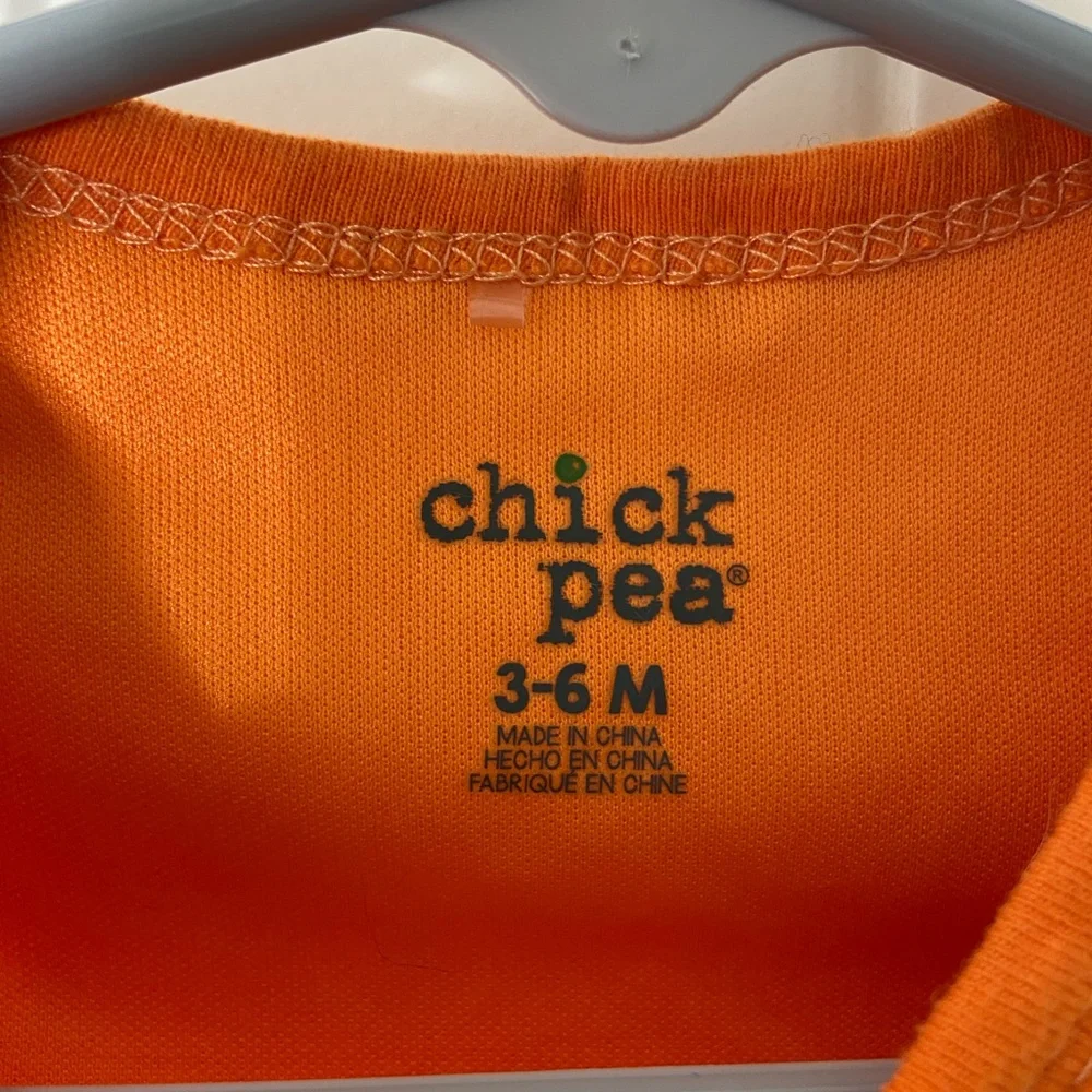 NWOT Chick‎ pea baby unisex orange soft textured pumpkin jumper hat matching set